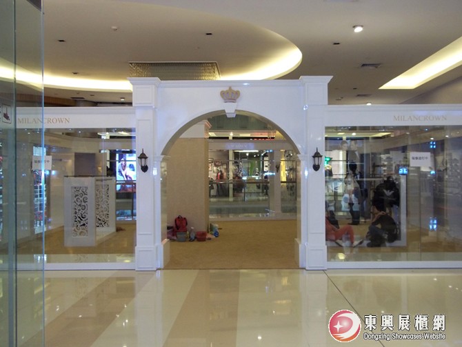 MilanCrown 万象城店服装展柜